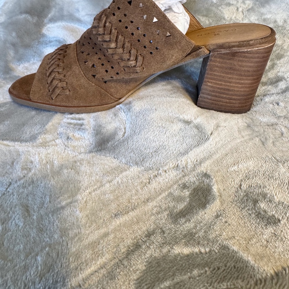 Caslon Brown Leather Perforated Mules. NWT - Picture 4 of 6